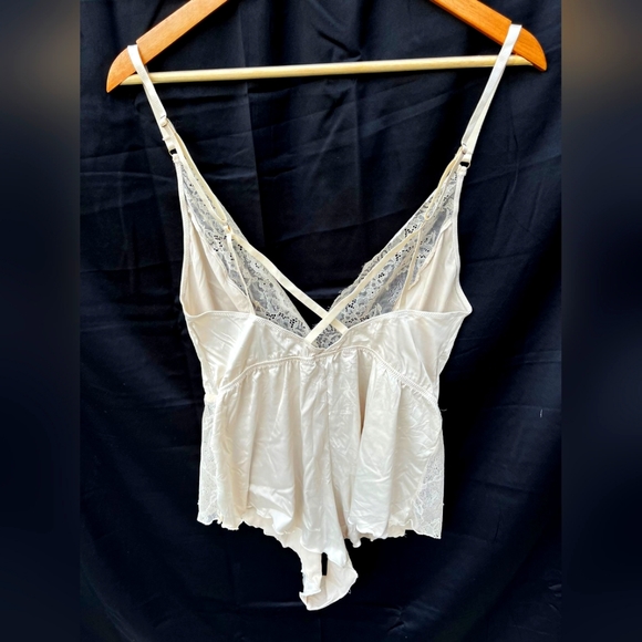 Primark off white satin lace bodysuit - Picture 4 of 8